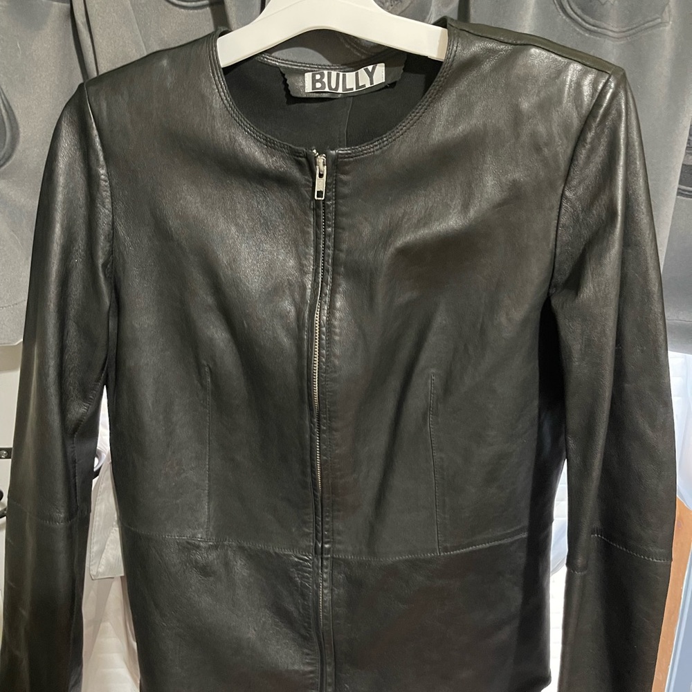 Women’s leather jacket new without tags. size medium European 46/medium.